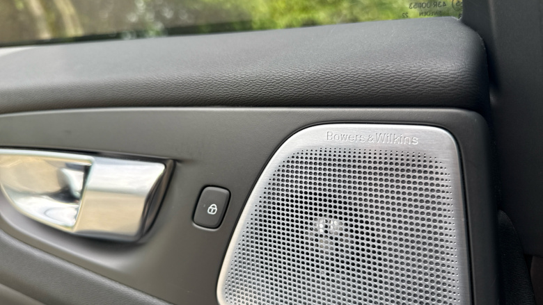 Volvo XC60 2.0 B5P Ultimate Dark 5dr AWD Geartronic Petrol Estate